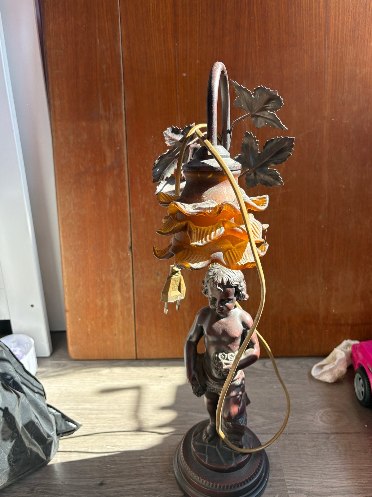 Antieke tafellamp met cherubijn en druivenblad decoratie, Gebruikt, Antiek, Bruin, Ophalen