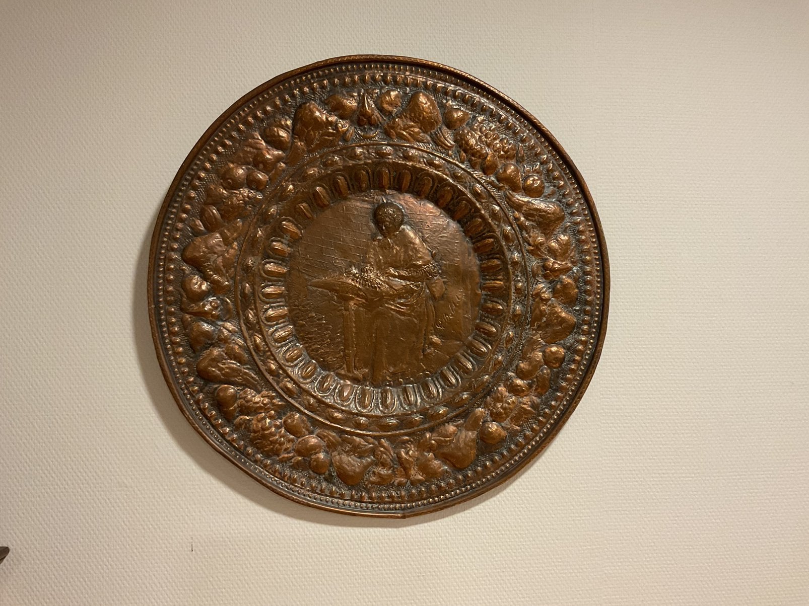 Bronzen bord met kantklos afbeelding, Hobby en Vrije tijd, Ophalen