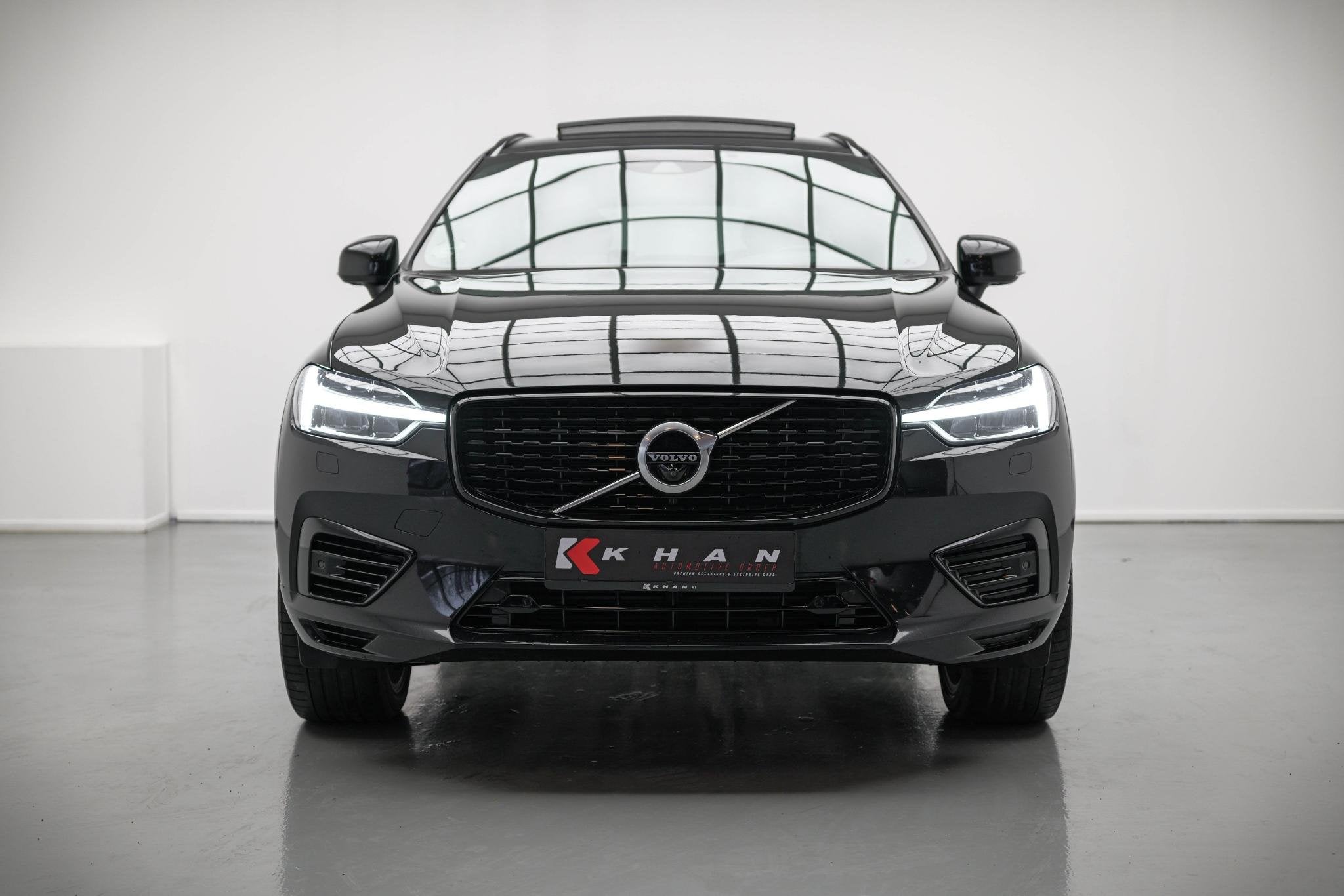 Volvo XC60 2.0 Recharge T8 AWD R-Design |Bomvoll|Pano|360 Ca, Gebruikt, Euro 6, Leder en Stof, Zwart