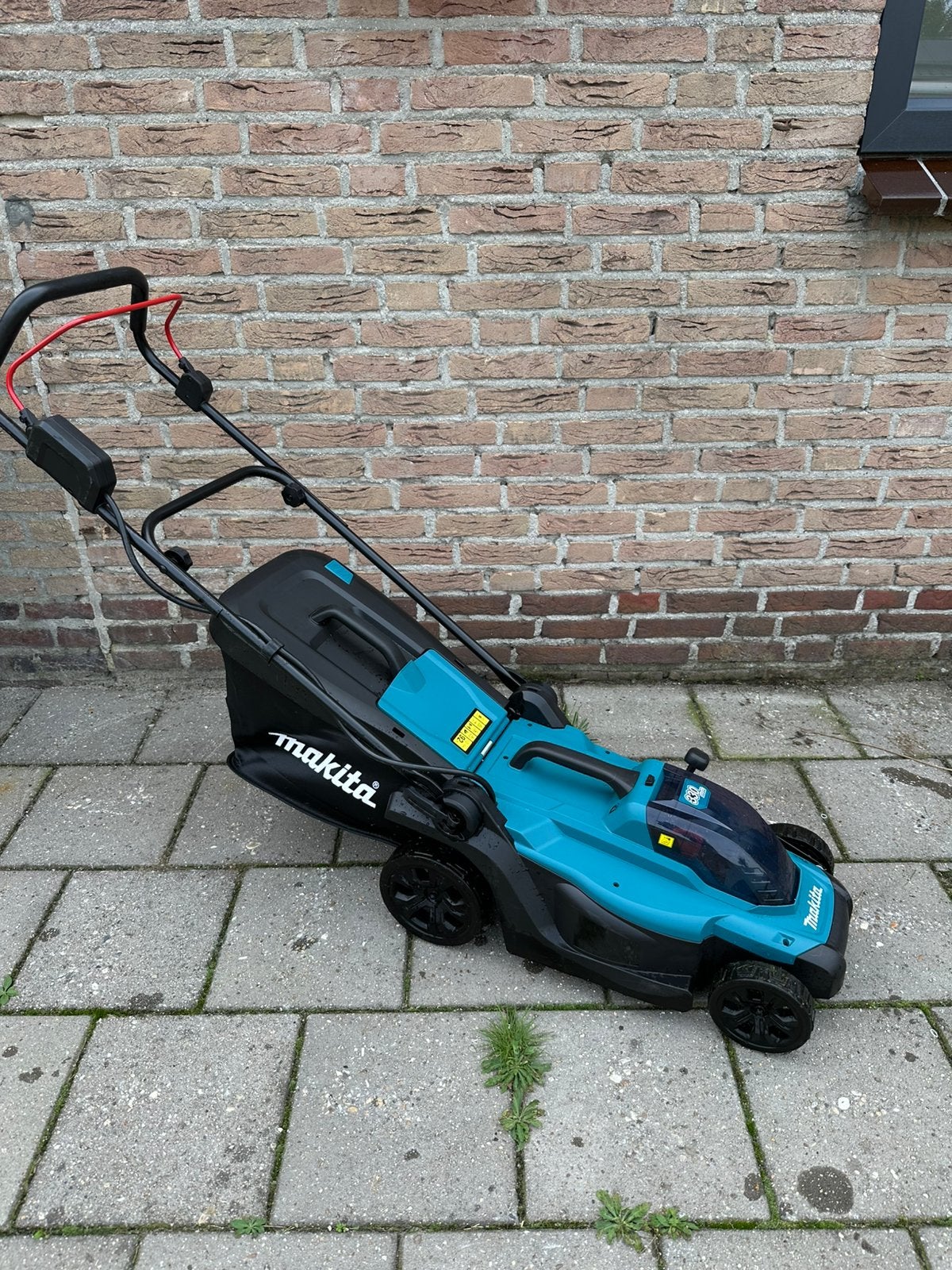 Makita DLM330 Accu Grasmaaier 33cm 18V 5.0Ah, Ophalen, Cirkelmaaier, Accu-grasmaaier, Zo goed als nieuw