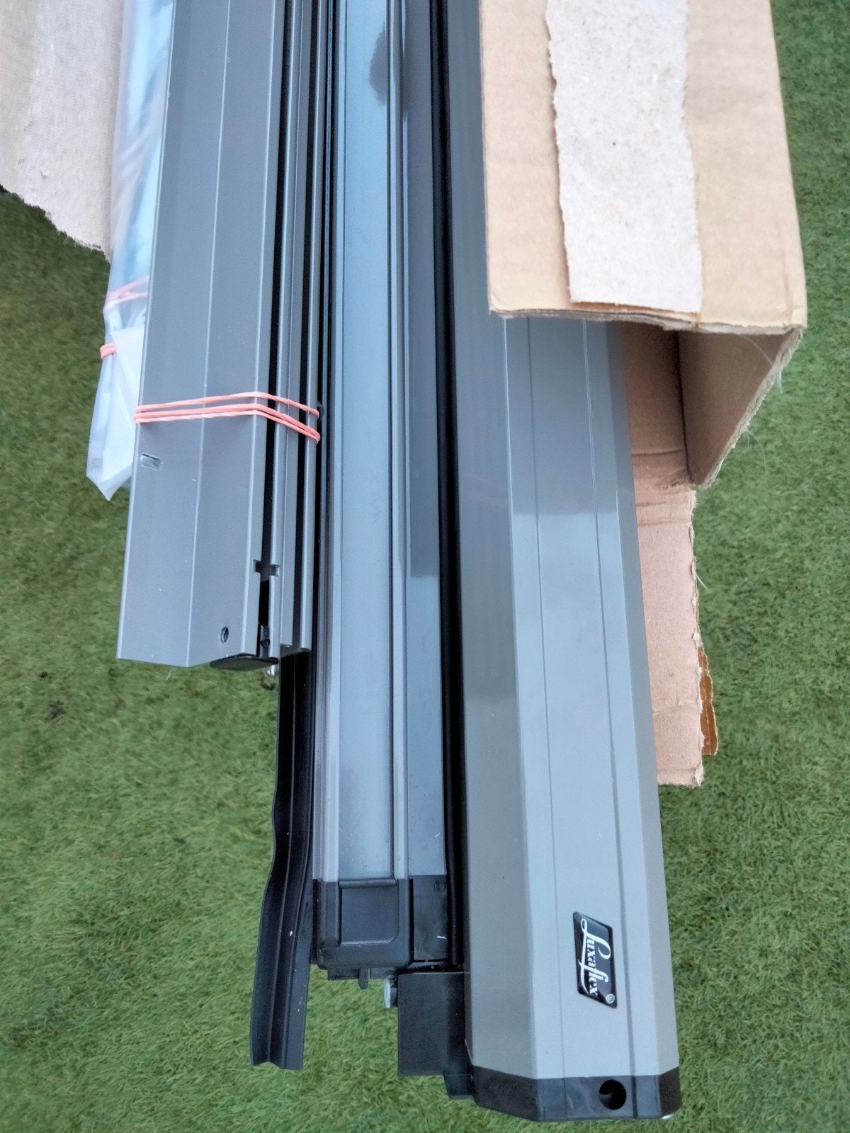 2 nieuwe raamrolhorren van Luxaflex, Ophalen, Nieuw, Minder dan 200 cm