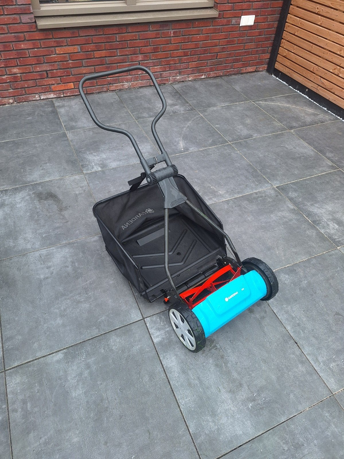 Gardena 330 handgrasmaaier met opvangzak, Ophalen