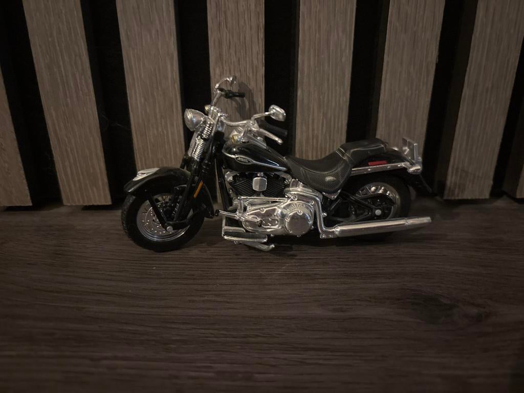 Modelmotor Harley Davidson FLSTFI Fat Boy 2004 1:18, Hobby en Vrije tijd, Modelbouw | Auto's en Voertuigen, Ophalen of Verzenden