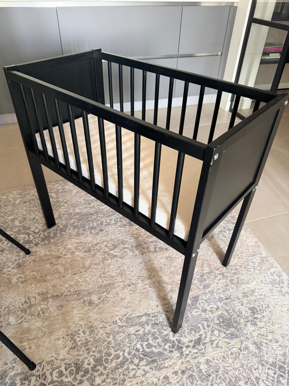 Zwart Wiegje met Matras - Perfect voor Pasgeborenen, Kinderen en Baby's, Babywiegjes en Ledikanten, Ophalen, Gebruikt, Wieg