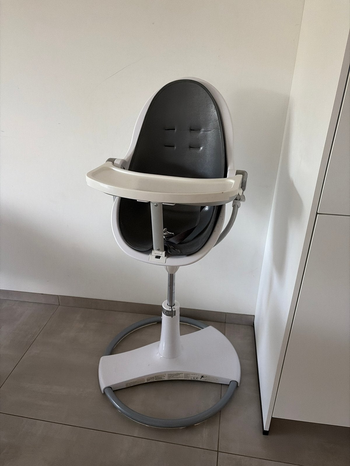 Bloom Fresco Chrome kinderstoel - Wit/Grijs, Kinderen en Baby's, Kinderstoelen, Ophalen, Gebruikt, Meegroeistoel, Afneembaar eetblad