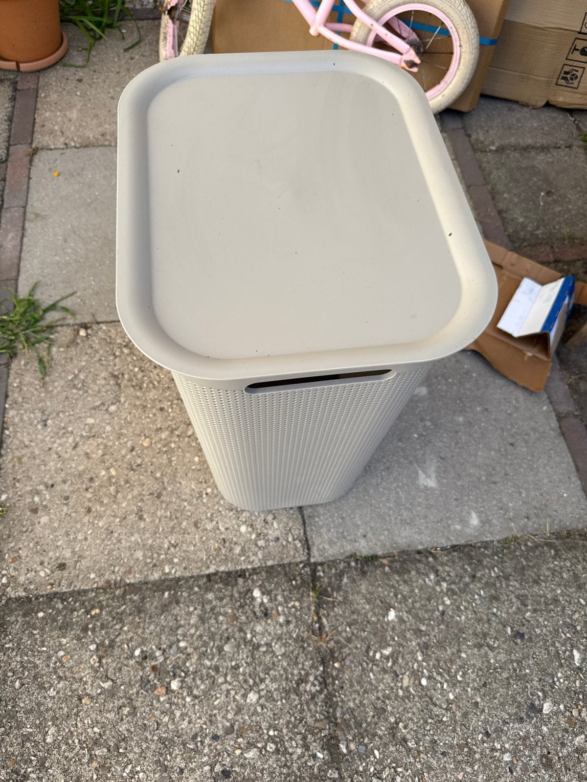 Beige wasmand met deksel, Ophalen, Gebruikt, Kunststof, Modern