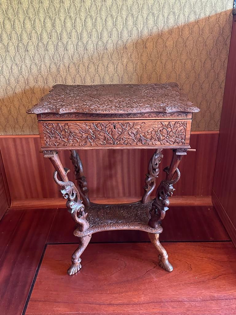 Vintage Indonesische gesneden bijzettafel, 19e eeu, Antiek en Kunst, Ophalen of Verzenden