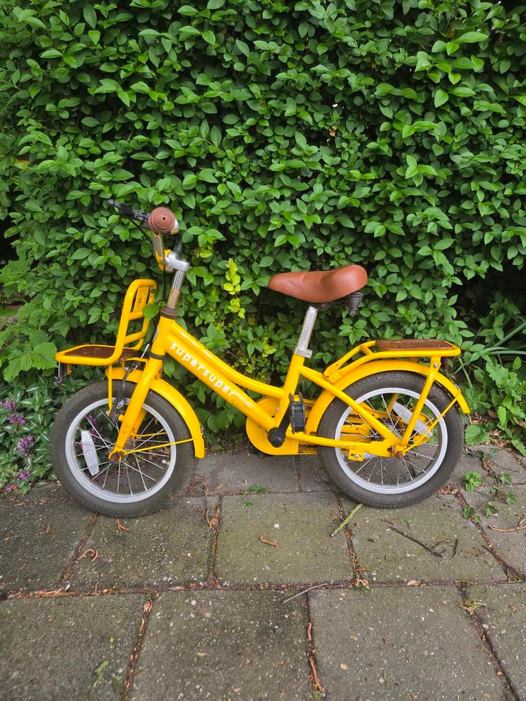SuperSuper Cooper kinderfietsje, Fietsen en Brommers, Fietsen | Kinderfietsjes, Ophalen, Terugtraprem, Zijwieltjes, Gebruikt