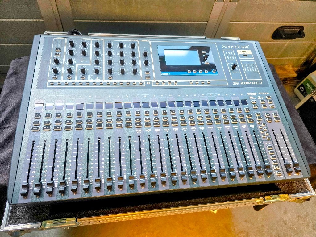 Soundcraft Si Impact + MSB32R + Flightcases, Ophalen, Zo goed als nieuw, 20 kanalen of meer, Microfooningang