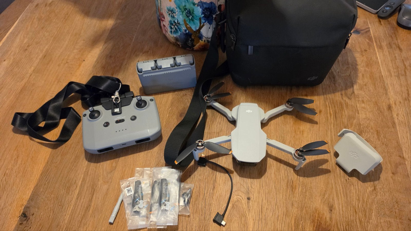 DJI mini 2 fly more combo, Cameradrone, Zo goed als nieuw, DJI, Minder dan 250 gram