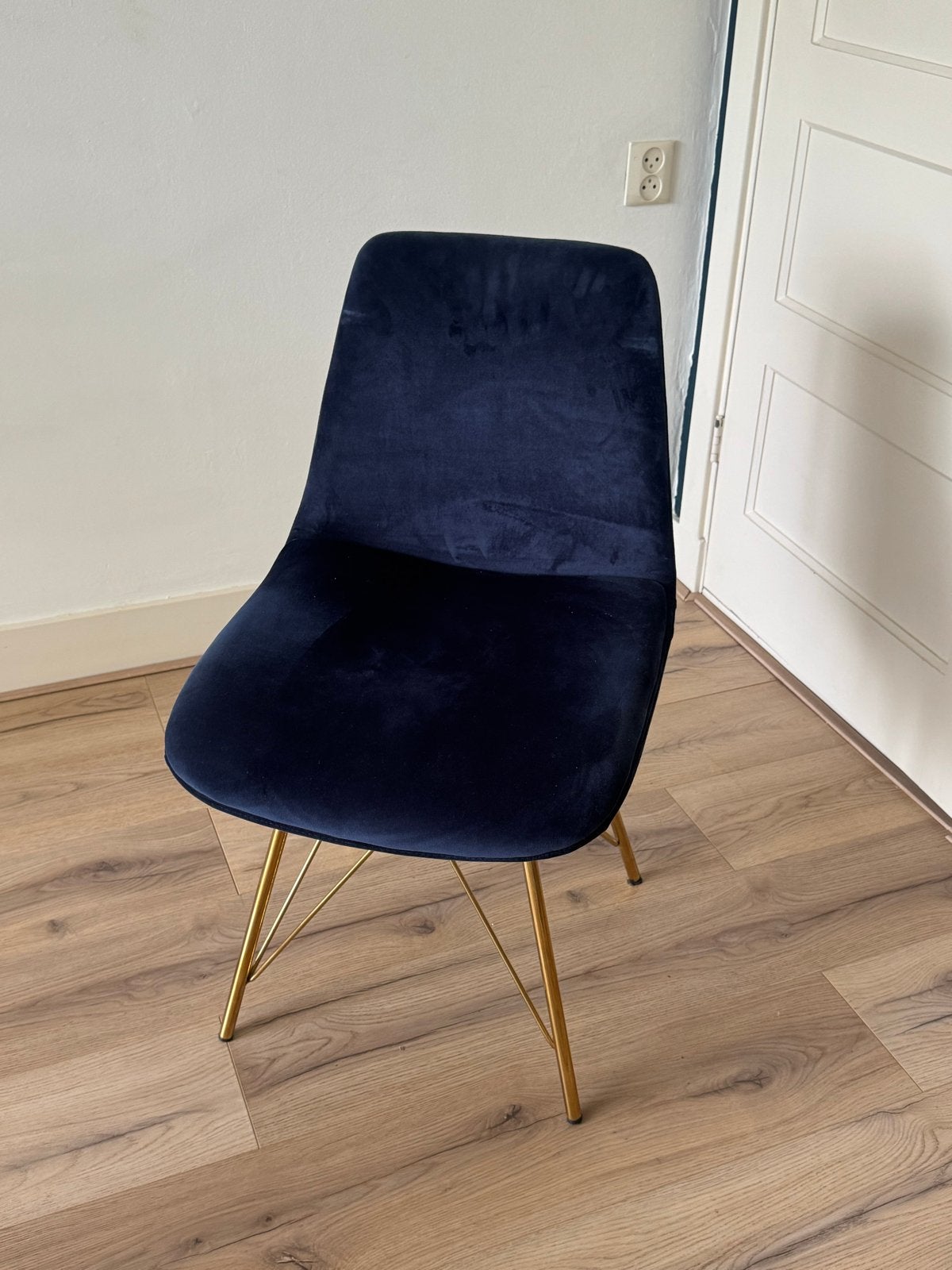 4 Stijlvolle donkerblauwe velours stoel met gouden poten, Ophalen, Blauw, Zo goed als nieuw, Vier
