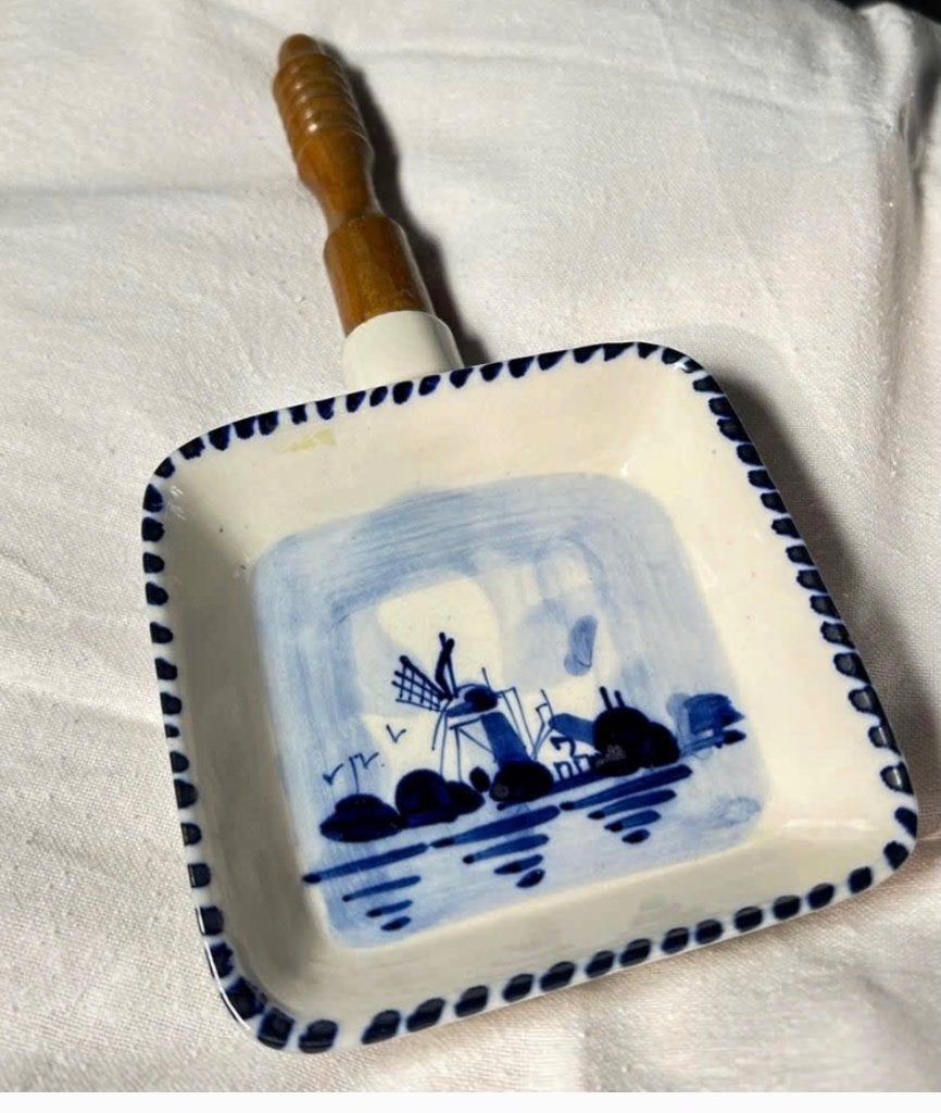 Delfts blauw bakje met houten handvat hand painted Holland, Antiek en Kunst, Ophalen of Verzenden