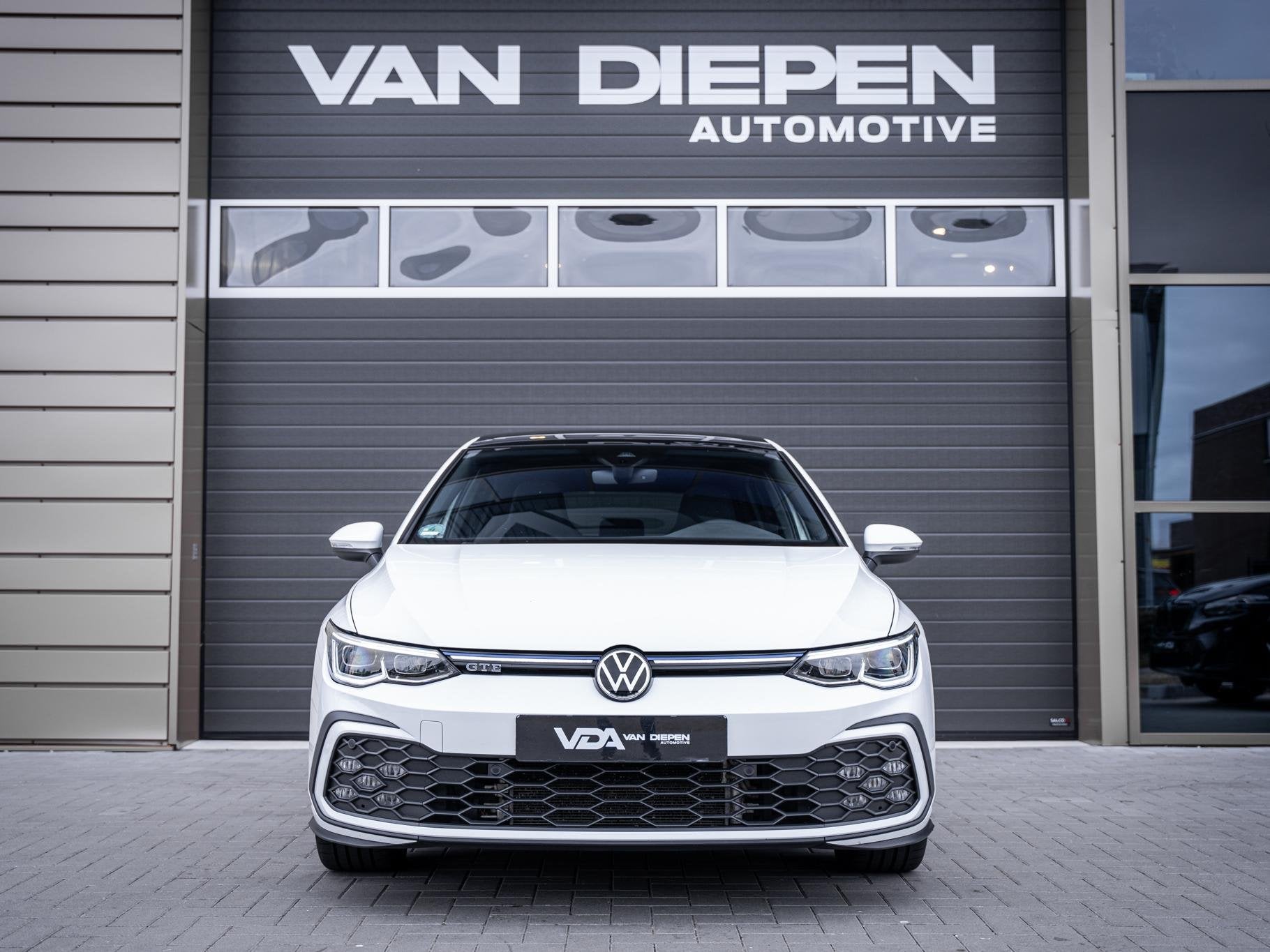 Volkswagen Golf 8 1.4 eHybrid GTE - Pano l Camera l Carplay, Auto's, Gebruikt, Euro 6, 4 cilinders, Automatische klimaatregeling