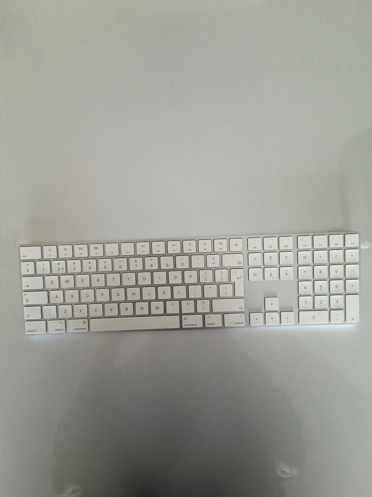 Apple Magic Keyboard met numeriek toetsenblok - QWERTY, Ophalen of Verzenden, Qwerty, Zo goed als nieuw, Draadloos