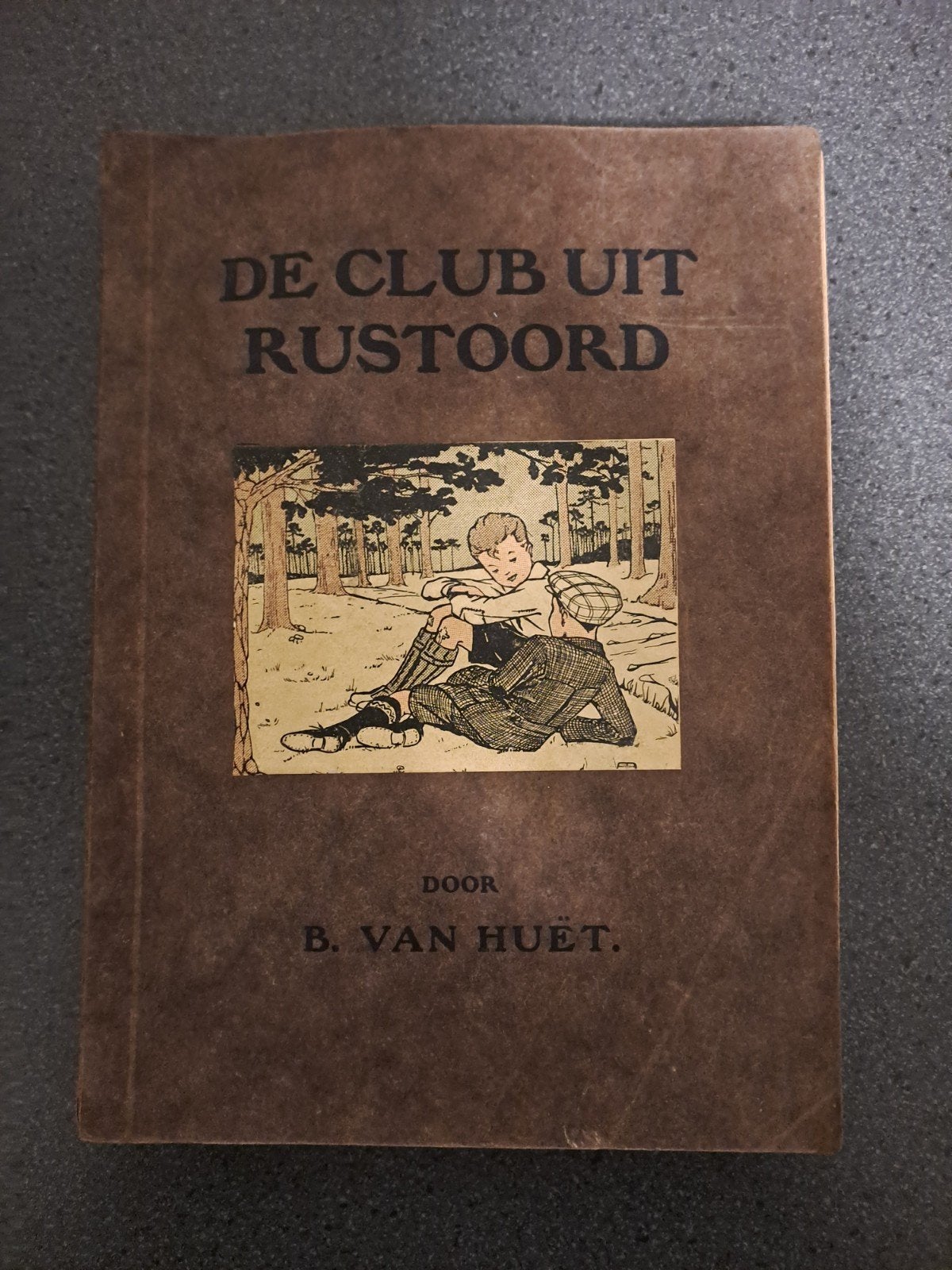 De Club uit Rustoord - B. van Huët /Adri Alindo illustraties, Boeken, Ophalen of Verzenden, Gelezen, B. van Huët, Fictie