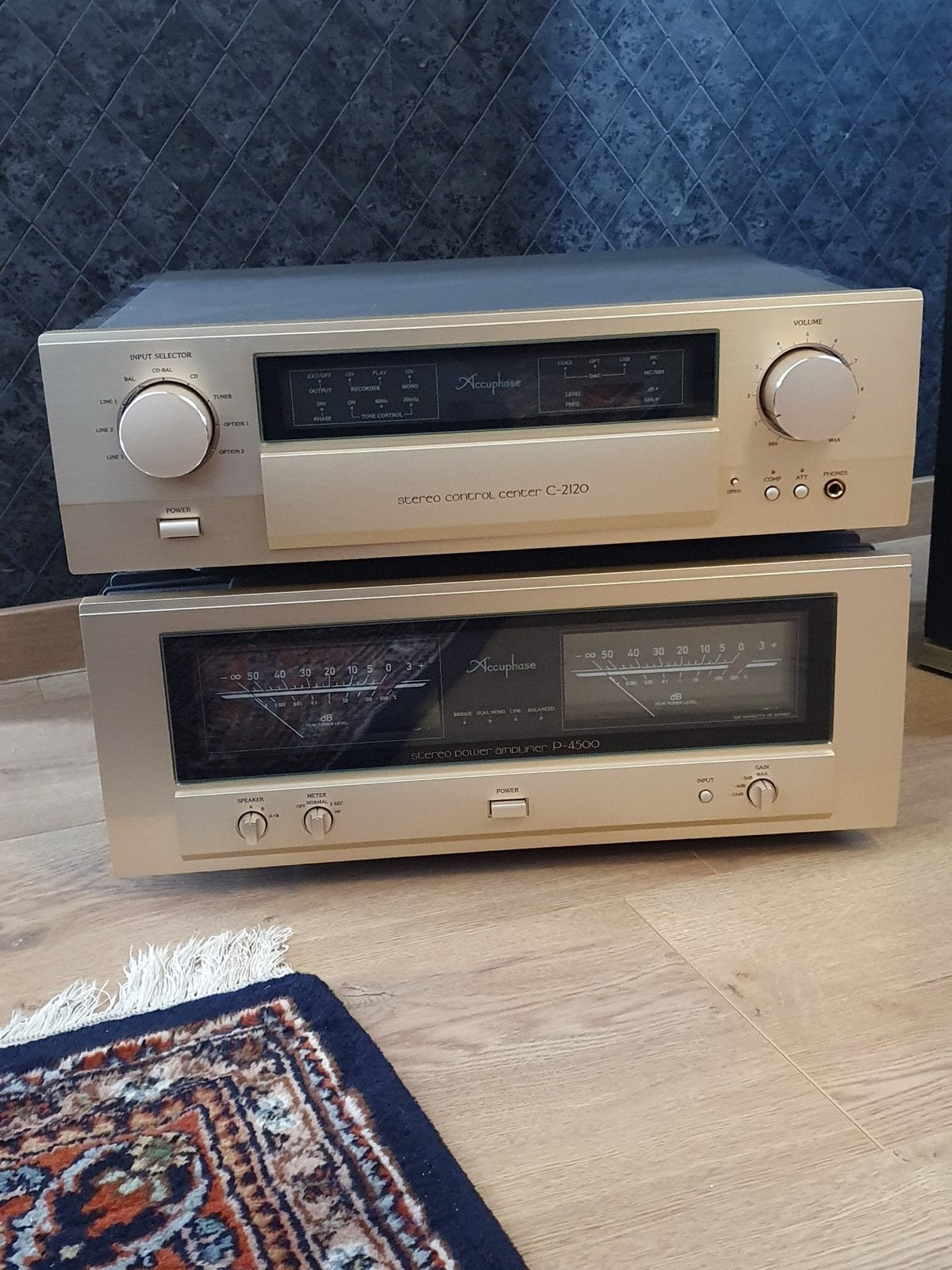 Accuphase C-2120 voorversterker en P-4500 eindversterker, Zo goed als nieuw, 120 watt of meer, Stereo, Ophalen