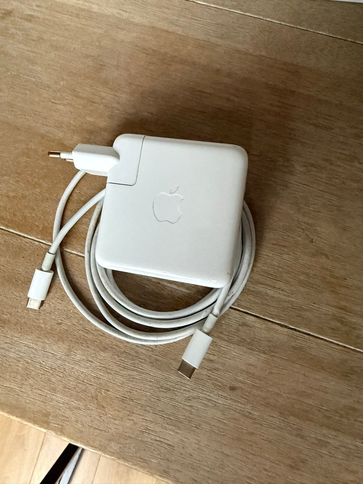 Foto 10 van MacBook Pro 13 inch 2019, in uitstekende staat + Apple mouse