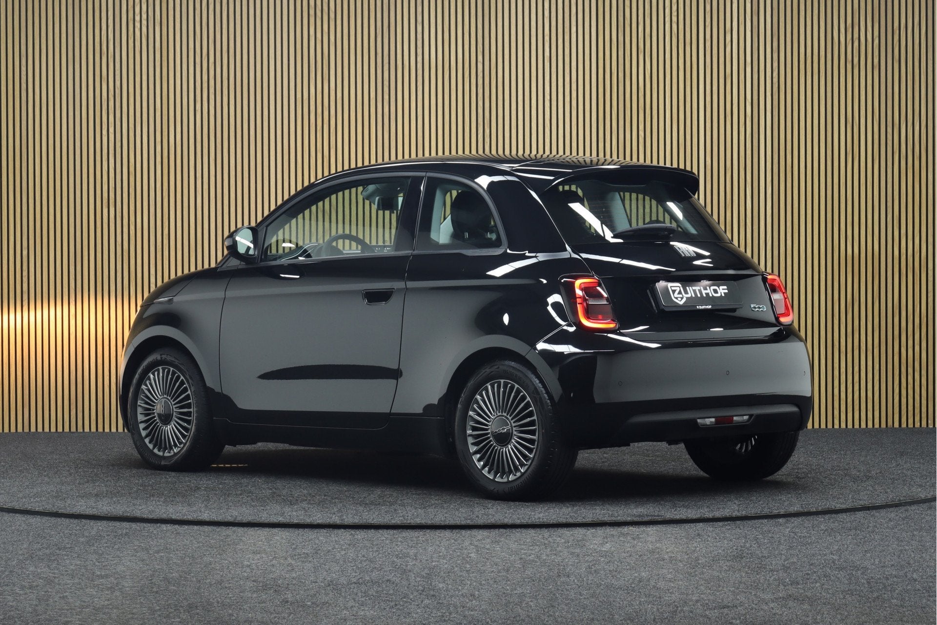 Fiat 500 RED 42 kWh | Navigatie | Climat Control | Cruise co, 12 maanden, Stof, 4 stoelen, Zwart