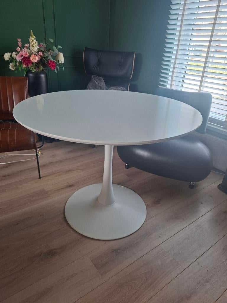 Witte ronde eettafel met tulpvoet, Huis en Inrichting, Tafels | Eettafels, Ophalen, Gebruikt, Overige materialen, Rond