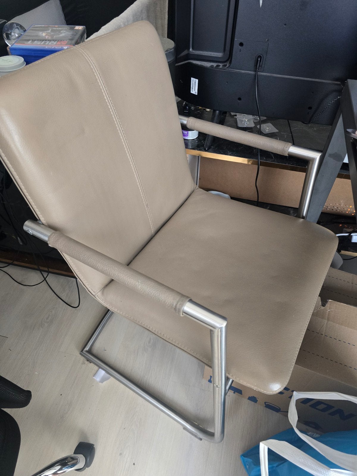 4x Beige Leren Eetkamerstoelen met Metalen Frame, Huis en Inrichting, Stoelen, Gebruikt, Overige kleuren, Ophalen of Verzenden
