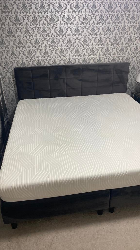 Groot boxspring 200x200, Huis en Inrichting, Slaapkamer | Boxsprings, Ophalen, Gebruikt, Overige kleuren, 210 cm