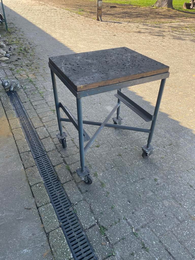Stevige Werktafel op Wieltjes - Mobiele Werkbank, Ophalen, Gebruikt, Minder dan 70 cm