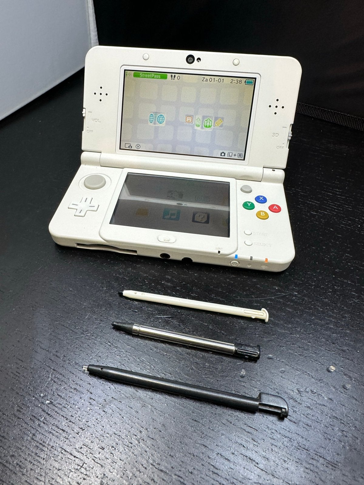 Nintendo New 3DS Yoshi Edition + Mario Draagtas - Compleet, Overige kleuren, Ophalen of Verzenden, H, Met beschermhoes of tas