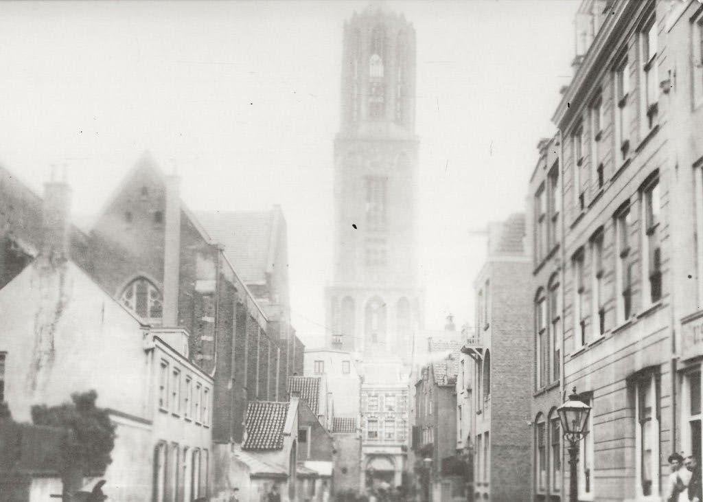 Utrecht Straat met gezicht op Domtoren Foto, Ophalen of Verzenden, Voor 1920, Ongelopen, Utrecht