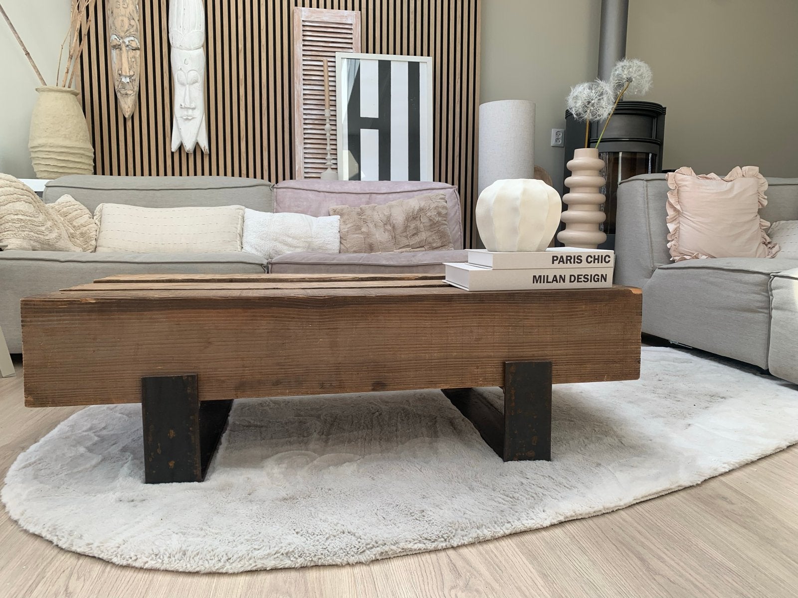 Robuuste houten salontafel met metalen onderstel, Huis en Inrichting, Tafels | Salontafels, Ophalen, Gebruikt, 100 tot 150 cm
