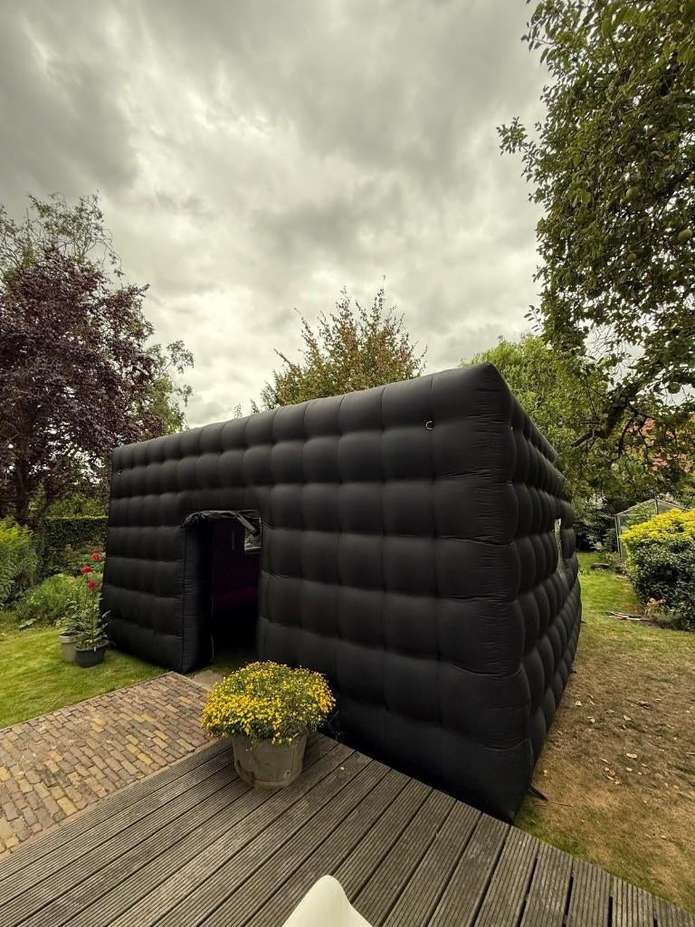 Opblaasbare kroeg Feesttent Partytent huren (6x6) met LED, Hobby en Vrije tijd, Feestartikelen | Verhuur, Ophalen, Zo goed als nieuw