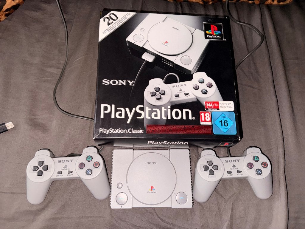 Playstation Classic Mini compleet in doos, Spelcomputers en Games, Ophalen of Verzenden, Nieuw, Met 2 controllers