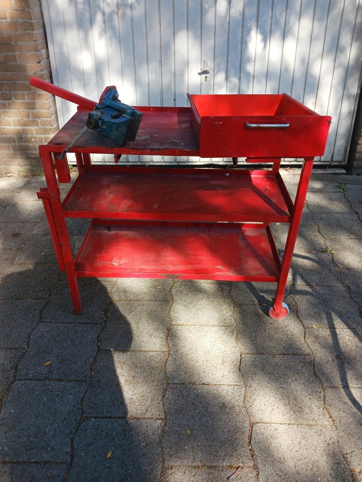 Foto 4 van werkbank bankschroef met lade