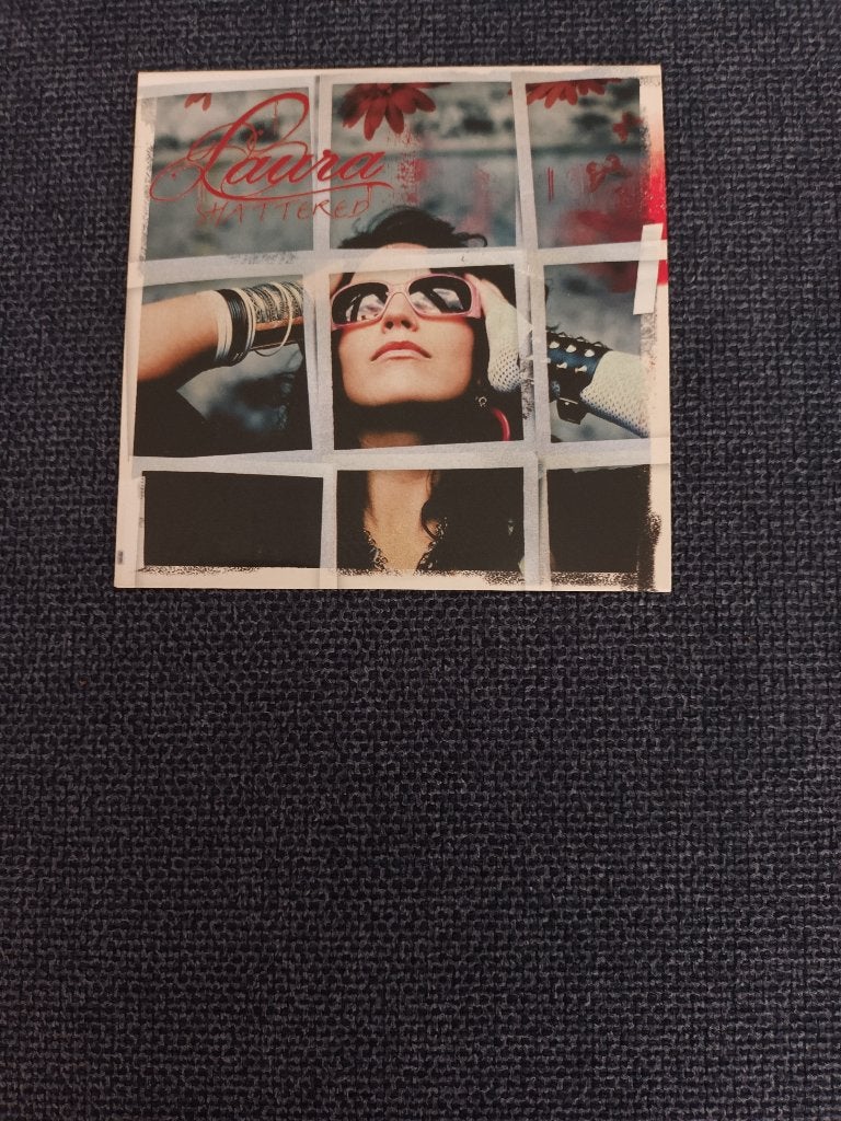 Laura - SHATTERED, Ophalen of Verzenden