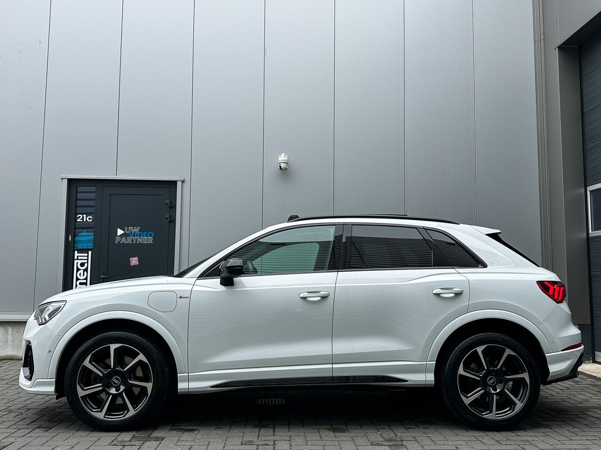 Audi Q3 45 TFSI e 3x S-Line 245PK | Pano | Keyless | Camera, Auto's, Dealer onderhouden, Gebruikt, Leder en Stof, Wit