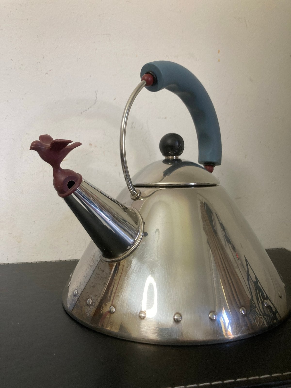 Alessi fluitketel met vogeltje, Theepot/fluitketel, Gebruikt, Zilver, Ophalen of Verzenden