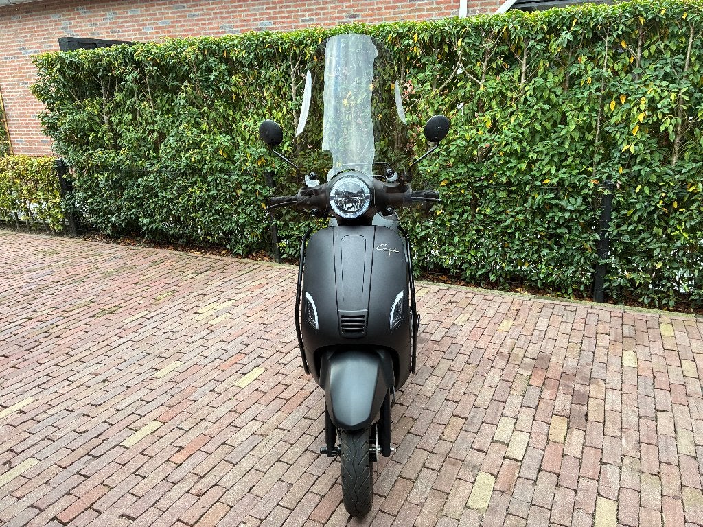 Scooter Capri Santini Zwart.Bj 2022 Km7600 Zwart  Izgst €675, Maximaal 45 km/u, Zo goed als nieuw, GTS, Benzine
