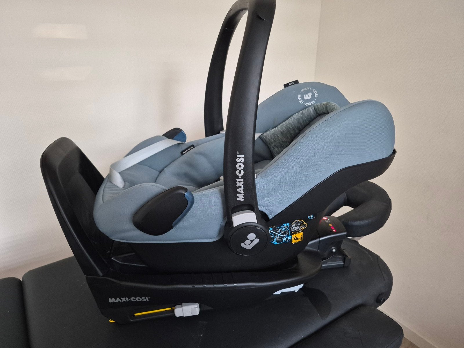 Set | Autostoel Maxi-Cosi Rock met Isofixbase, Ophalen, Autogordel of Isofix, Zo goed als nieuw, 0 t/m 13 kg