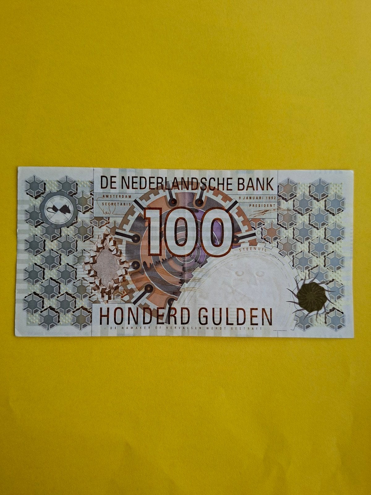 100 gulden Steenuil uit 1992 in PR
Serie nummer 1023012779
N, Ophalen of Verzenden, 100 gulden, Los biljet