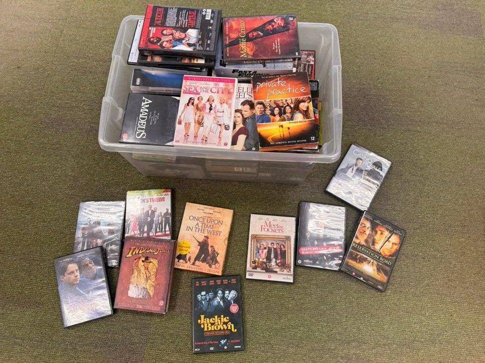 Kist vol DVD”s, Ophalen, Zo goed als nieuw