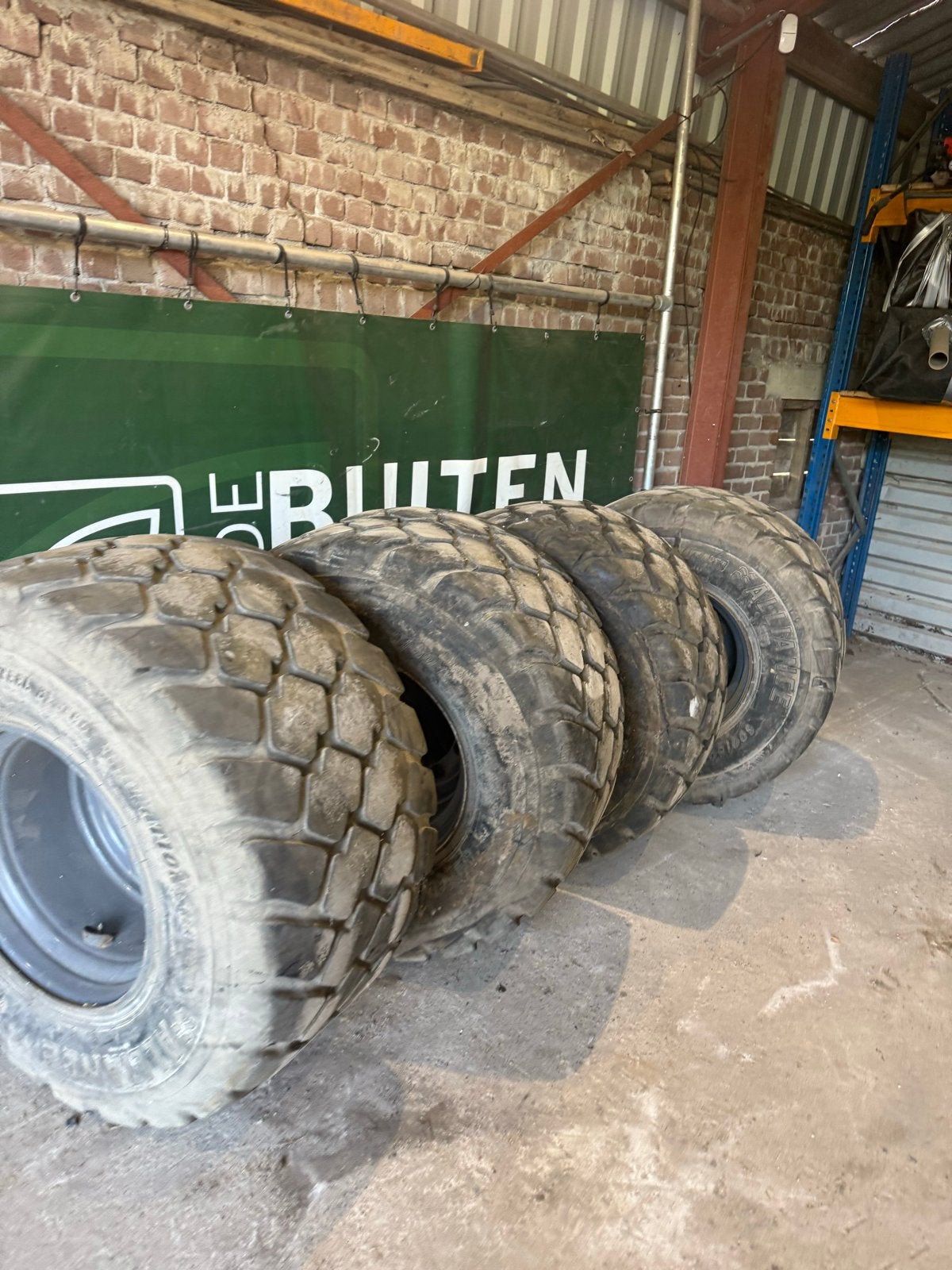 Set van 4 Alliance Flotation Heavy Duty banden met velgen, Ophalen, Gebruikt, Overige, Banden en Velgen