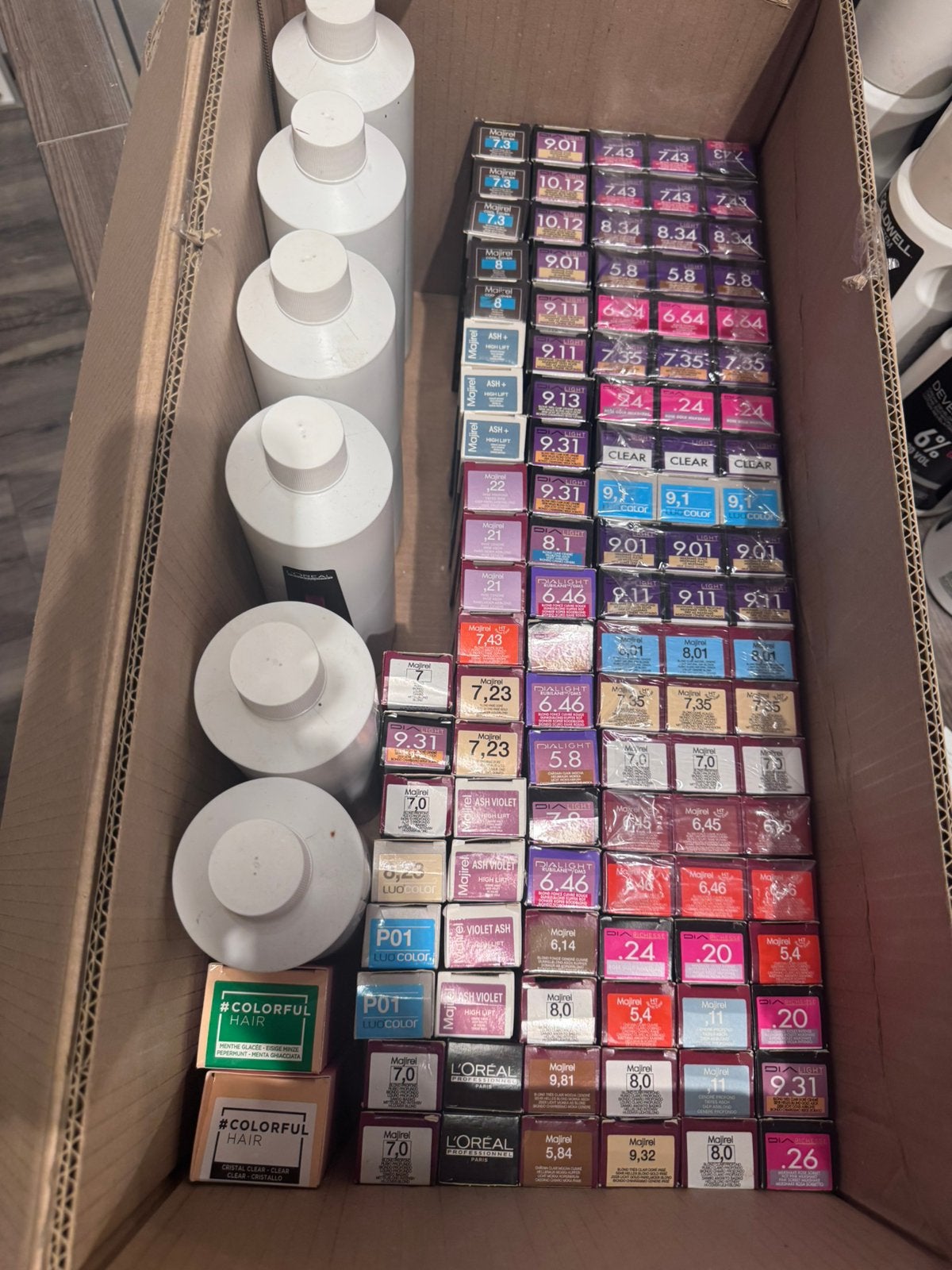 Partij l’oreal verf.  Grotendeel nog in folie verpakt., Sieraden, Tassen en Uiterlijk, Uiterlijk | Haarverzorging, Ophalen, Zo goed als nieuw