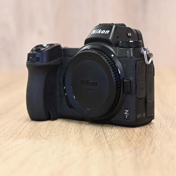 Nikon Z7 Body, Audio, Tv en Foto, Fotocamera's Digitaal, Accu, Info@nikon.nl, Gebruikt, Amstelveen