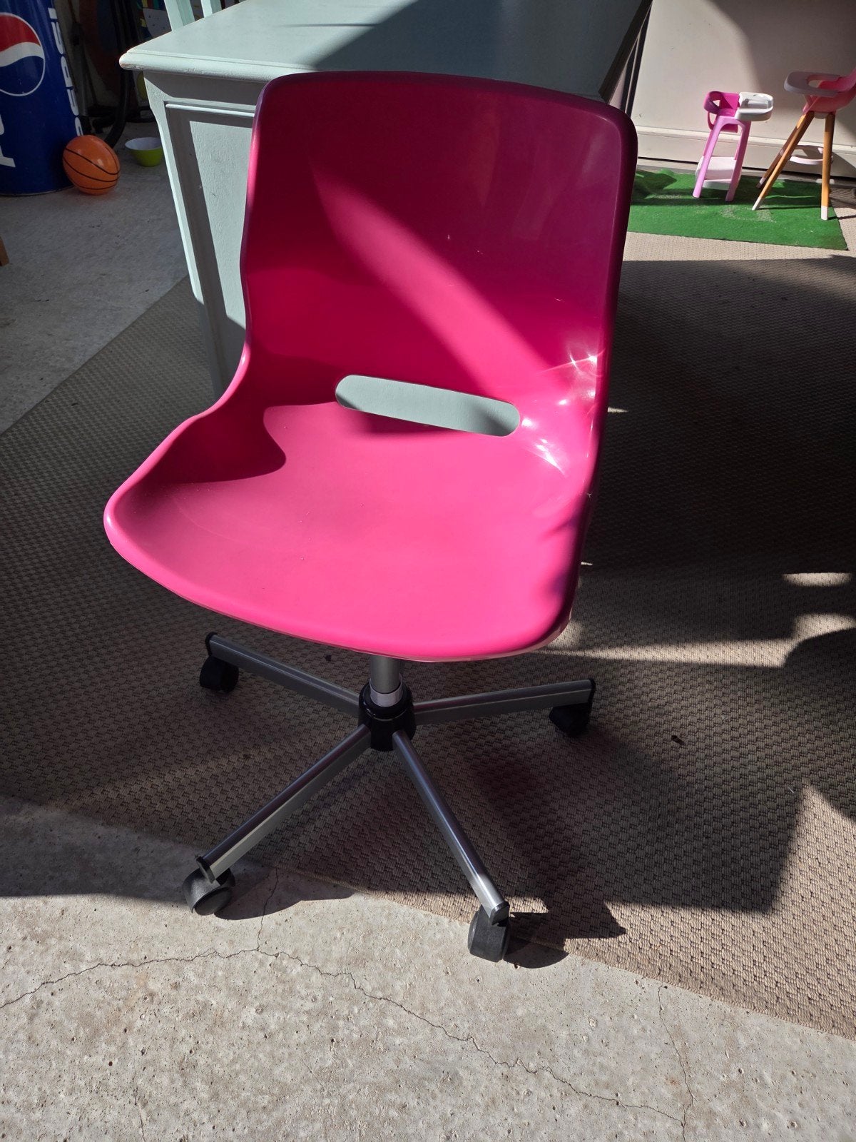 Roze bureaustoel met wieltjes, Ophalen, Gebruikt, Roze