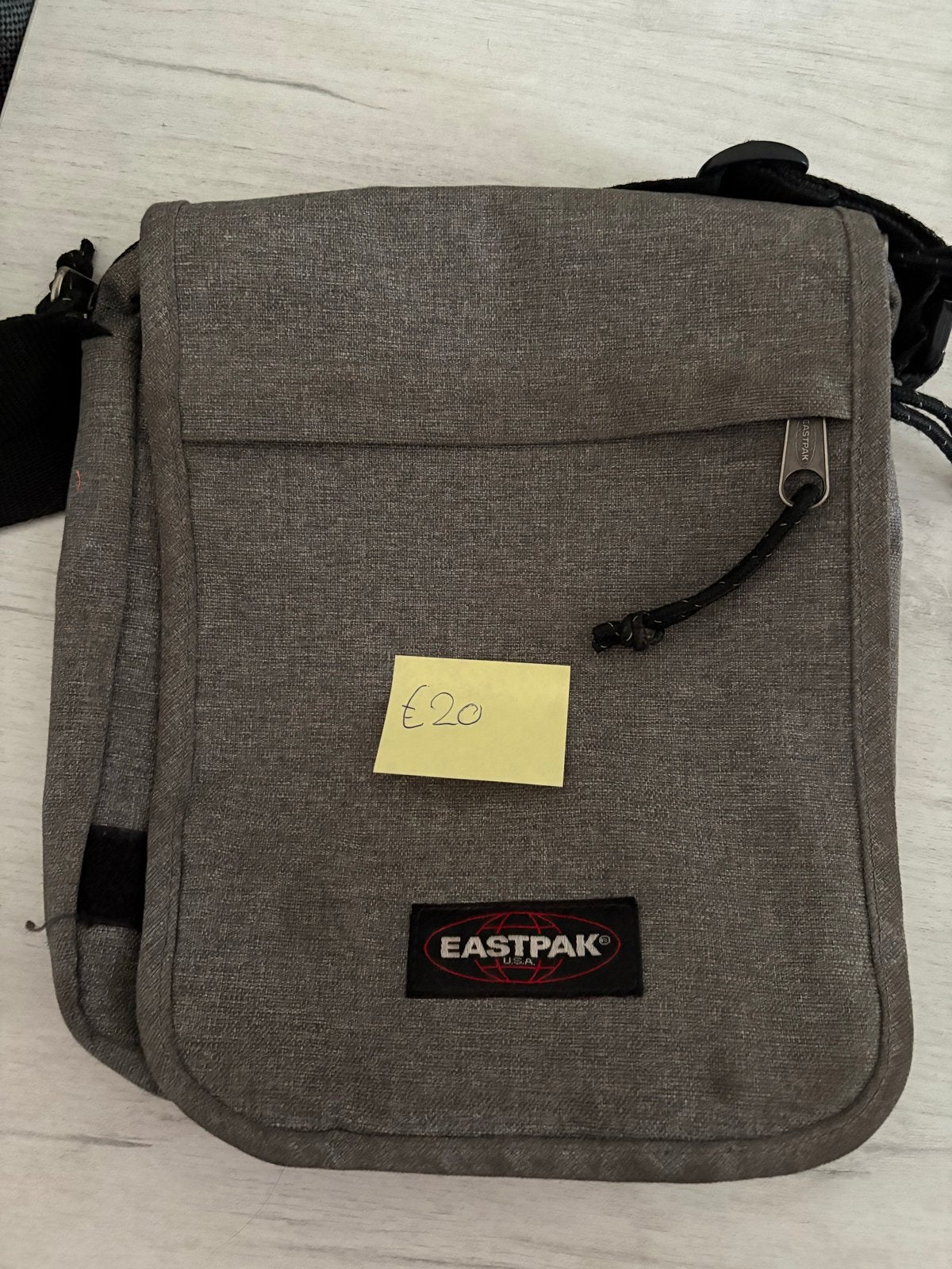 Eastpak schoudertas - Grijs met lichte gebruikssporen, Ophalen, Gebruikt, Grijs, Overige merken