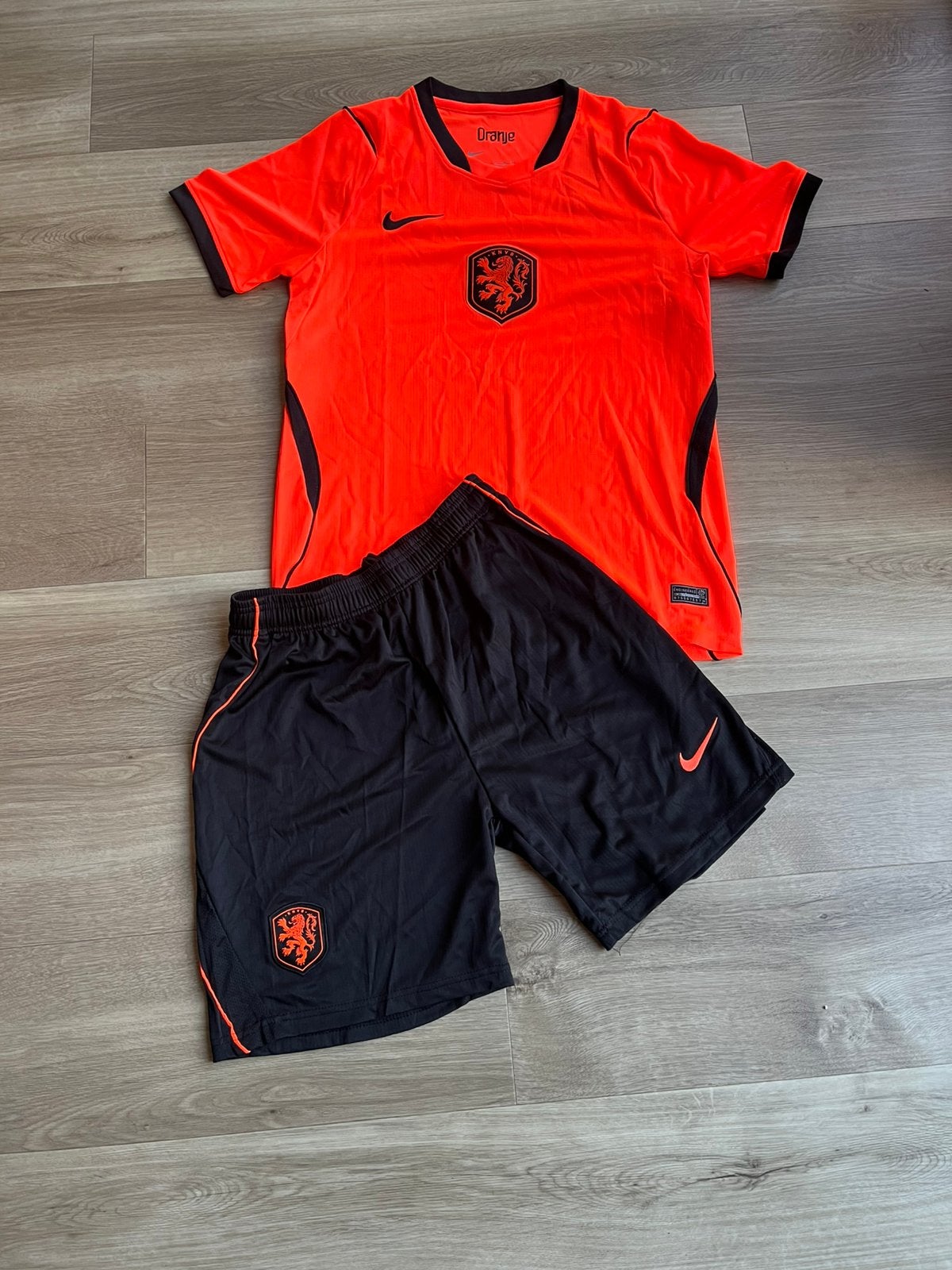 Nederlands elftal voetbalsetje 26/27 maat M, Maat M, Ophalen of Verzenden, Nieuw, Shirt