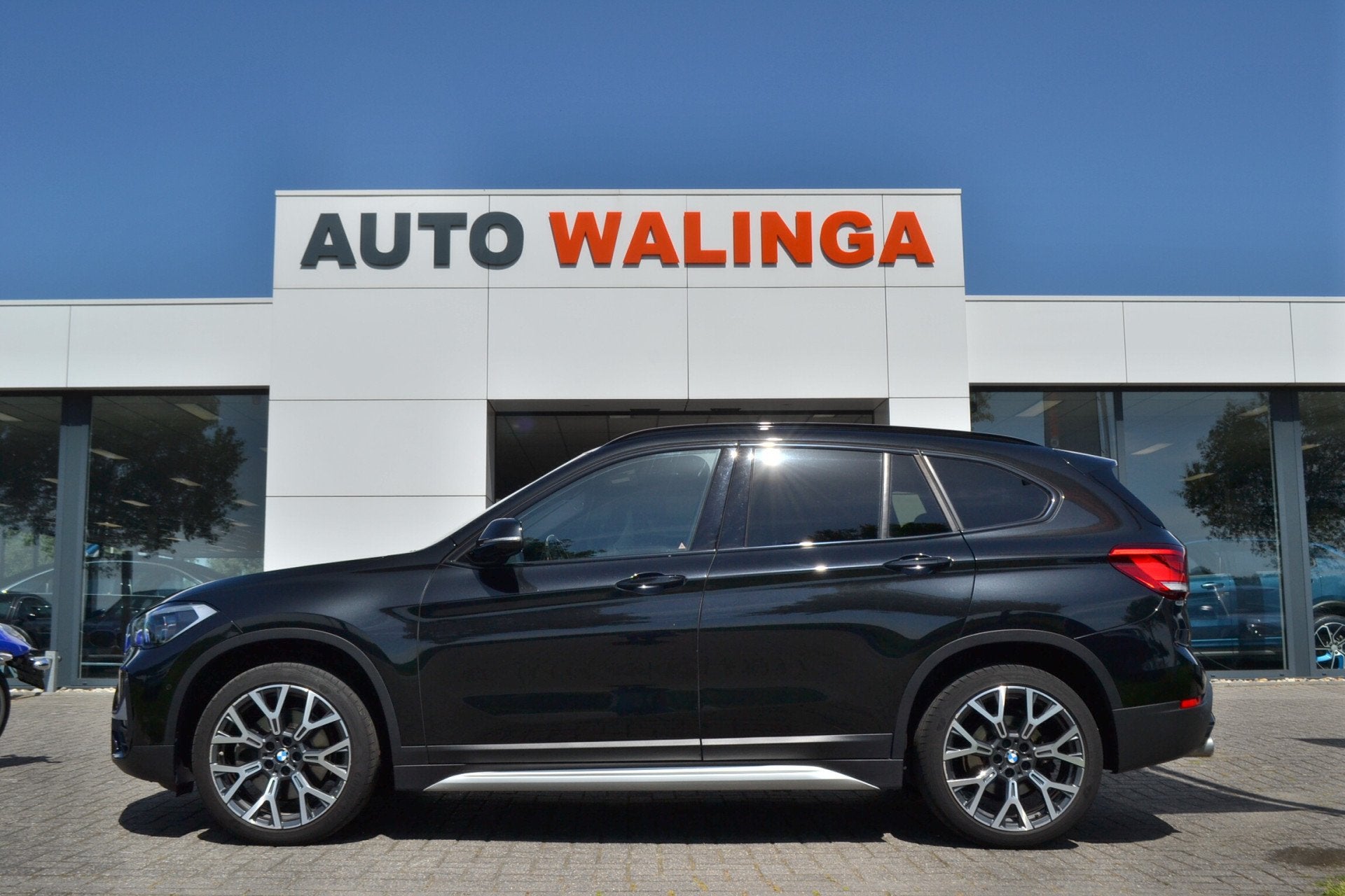 BMW X1 2.0 192 pk Autom. | Panoramdak | Trekhaak 1800kg | Le, Auto's, Zwart, Bedrijf, SUV of Terreinwagen, 1460 kg