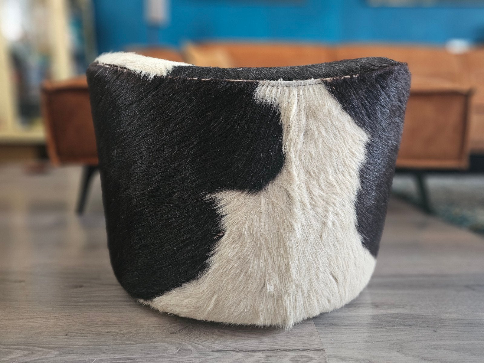 Vintage IKEA STOCKHOLM roterende poef met koeienhuid, Ophalen, Minder dan 50 cm, Rond, Zo goed als nieuw
