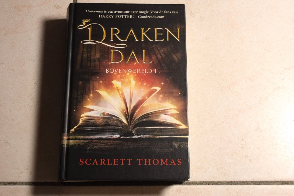 Drakendal Bovenwereld 1 / Scarlett Thomas      , Boeken, Ophalen of Verzenden, Gelezen, Fictie