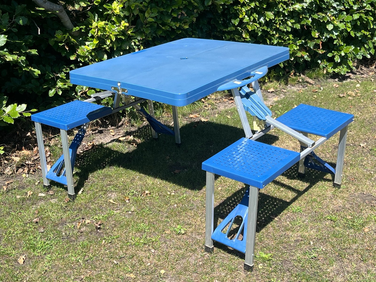 Opvouwbare campingtafel met 4 zitplaatsen - Blauw tuintafel, Ophalen of Verzenden, Gebruikt, Campingtafel
