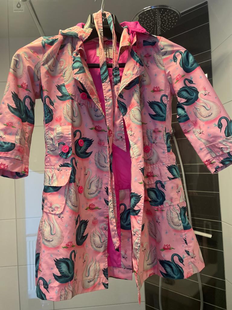 Mim-Pi regenjas roze met zwanen - Maat 110/5Y, Ophalen of Verzenden, Zo goed als nieuw, Meisje